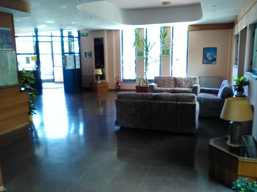 Hotel Cristallo Ассерджі Екстер'єр фото