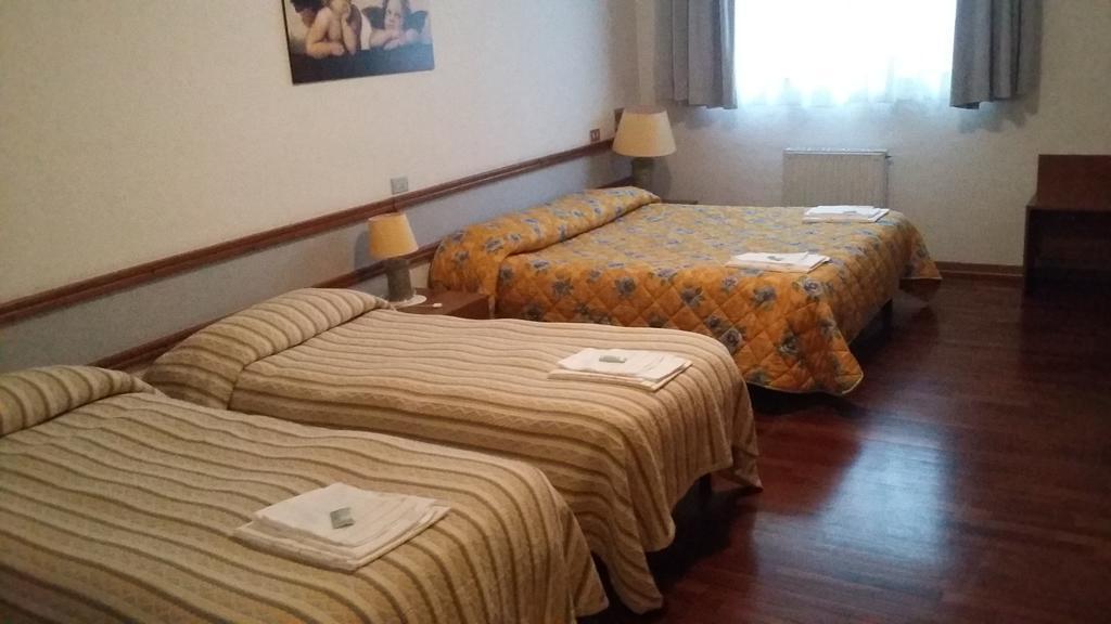 Hotel Cristallo Ассерджі Екстер'єр фото